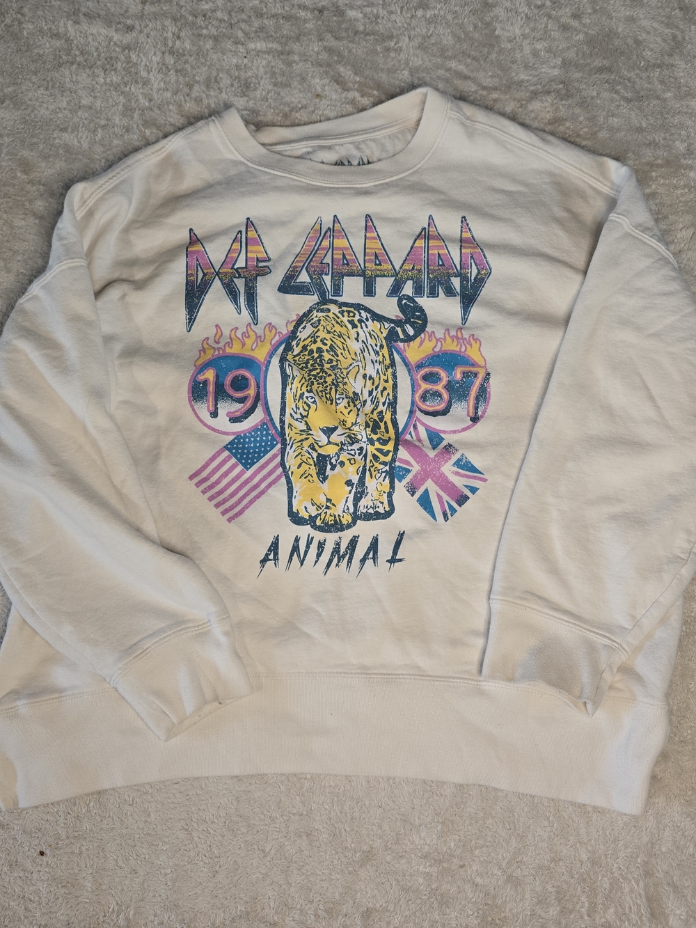 Def Leppard Animal Crewneck XL Off White Oversized Rocker Graphic Sweatshirt